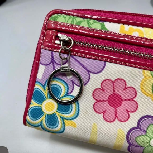 Coach Like New Poppy Floral Wristlet - Picture 4 of 5